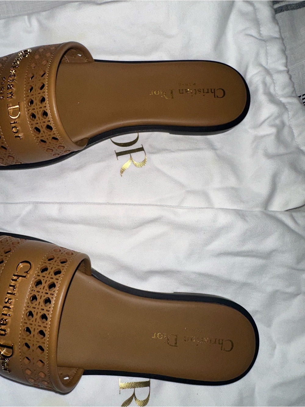 D-Lane Slide Camel Calfskin with Openwork Microcannage Motif 37 - Picture 3 of 6